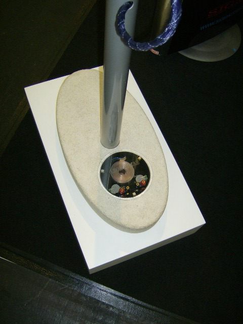 Speakerstand with XO