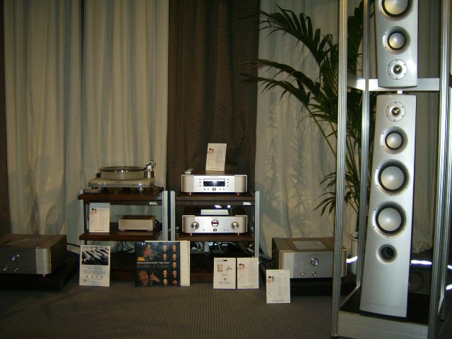Marantz demo room using Mordaunt Short speakers. Very nice soundstage.