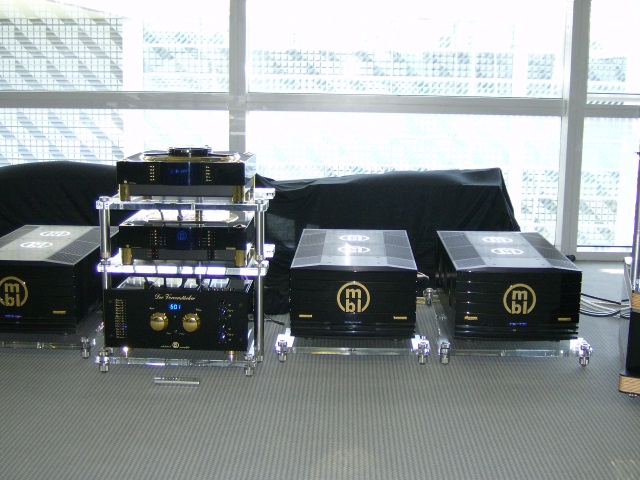 MBL amps (almost as big as a coffin ... )