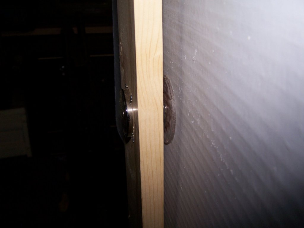 Close up showing plexi circle and glue joint.