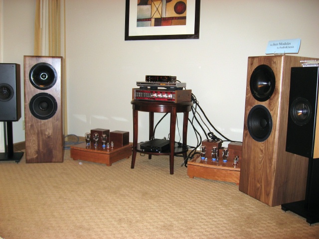 Audio Kinesis Room - Audio Kinesis Jazz Modules Speakers.
Richard Gray's new tubed mono blocks.