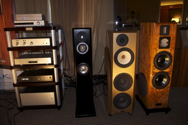 Equipments: AVA, Auralic Vega and the new Salk Stream Player II
Speakers (Left to Right): Philharmonic Slim, Salk Exotica 3, Sound Scape 8
