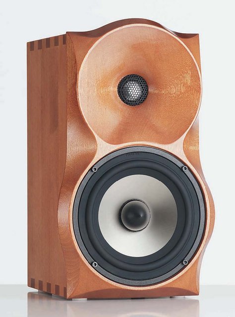 Weckstrom COMPACT - Okay. All info on this baby is in Finnish...I dont speak that...
But I can read it sort of...guess a bit...
Really low xo some 1200 - 1500hz?, like amphion really.
Dovetail birch cabinet, solid cherry? wood baffle (large wooden blocks glued together)
Shielded units. 7 liters cabinet volume.. Designer is an acoustic dude.. Looking at the filter
I think it's 12db? The usual Seas alu drivers.. 
It looks fantastic!!! 

Must spread really good this baby!