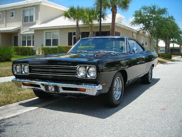 Meep Meep - Vr-OOOOOOO-ooooooooo-mhhh!
1969 Plymouth Road Runner with #s matching 383 4 bbl, 4 speed transmission, 8 3/4" rear end, and 3.55 gears. Black on Black
I like this type of wheels...
And a funny detail: The exhaust note on a Roadrunner classic car (has a deeper rumble..) is about
the same as what the cartoon car sounds like ... The one that "roadrunner" drives
in the desert in the classic cartoon... Oh yeah!