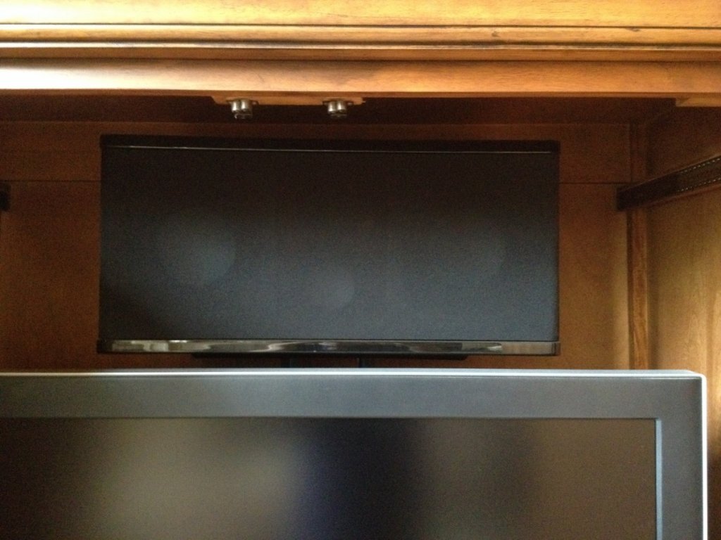 Big Foot Center Channel Speaker in Rosewood