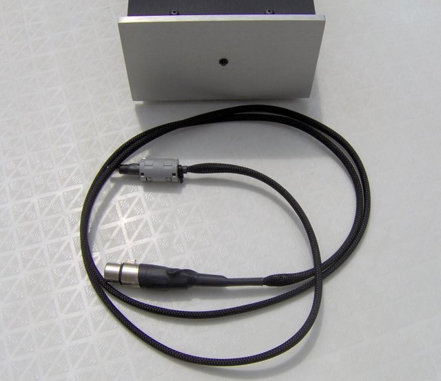 (crooner PS) Custom Cable - Cable uses a top quality XLR Neutrik connector for the Power Supply end and standard barrel plug for connection to Squeezebox.