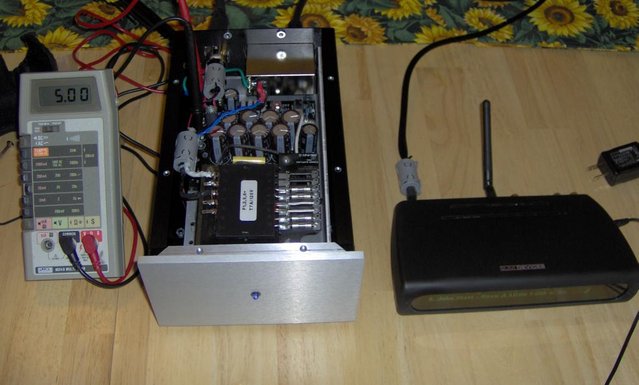 (crooner PS) Voltage reading under load - Demonstrating the rock solid stability of this unit. Perfect 5 volt reading under all conditions!