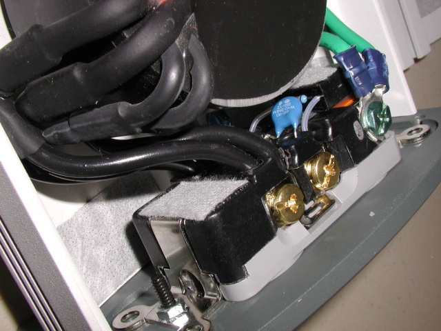 Closer view of the ERS under and on the outlet of the UO.