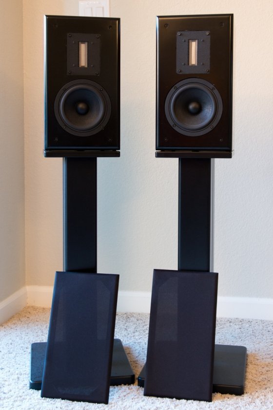 zHJK 6535 stands