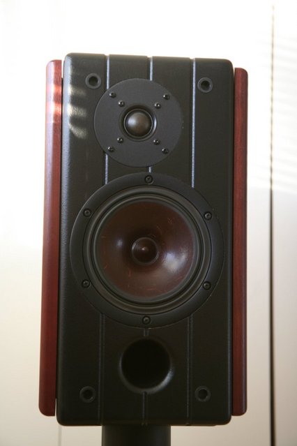 Scanspeak 9300 tweeter, Vifa XT 7" woofer