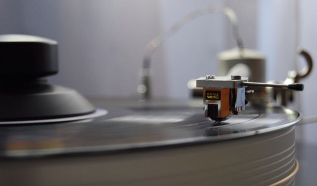 Spinning Around - Music the old fashion way