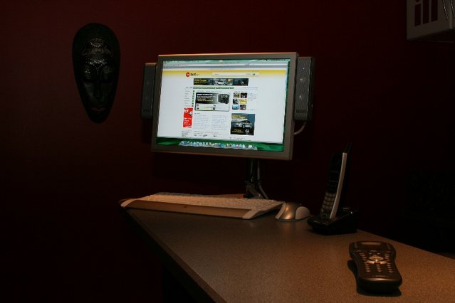 MAC MINI on the Bar - What bar would be complete without a MAC MINI to look up drinks and order Pizza