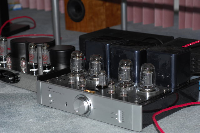 Cayin tube integrated amp A 70T next to Audio Vista i34