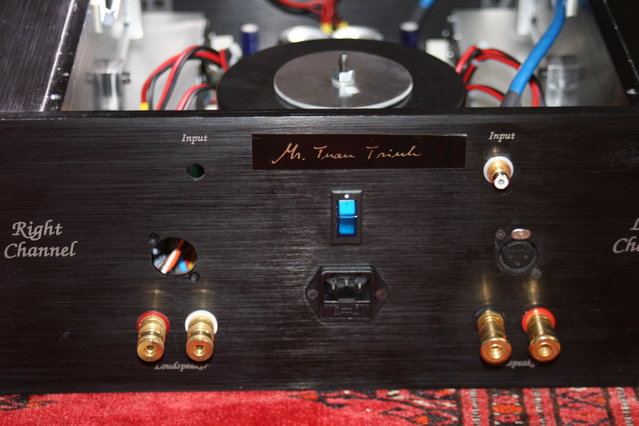 Odyssey Extreme back... - Notice there is no cover on the right channel as they...
Odyssey uses the same chassis so, normally they are covered on the monos, but Klaus didn't these, no issues just open...