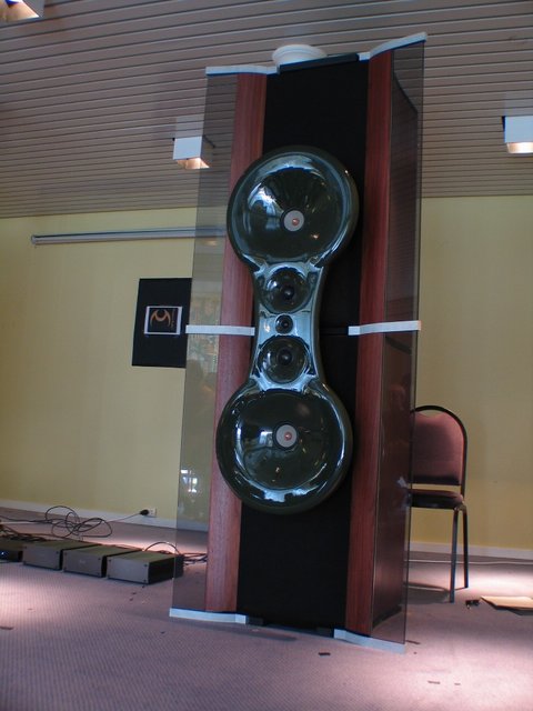Midgard Audio Gaia. - I attended a show today. 
Gaia was making music.
This one looks set to be a world class contender.
It sounded spectacularly resolved.
While not fully dialed in, it showed promise, and stunning dynamics!
Picture was taken by "mor 10" - a user on a norwegian forum called AV.
Anyway. A small recording of them, playing (low resolution file..)
http: /files-upload.com/files/532359/071.AVI