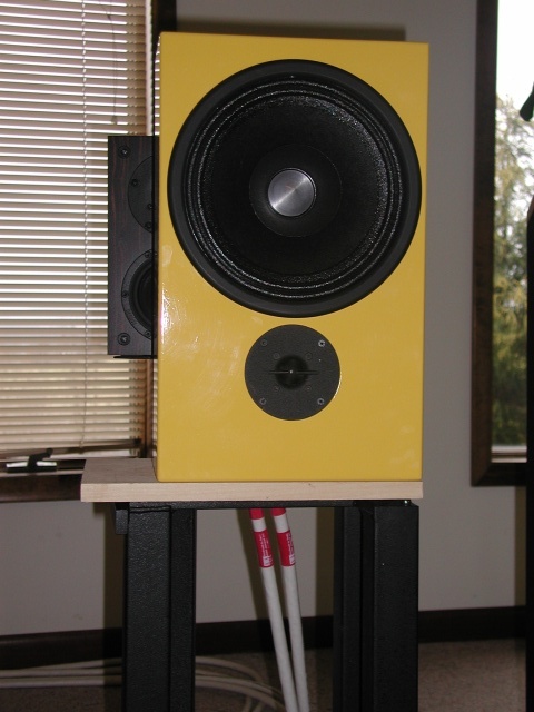 zu monitor up close