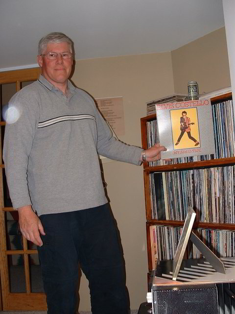BAAS May 2007 10.jpg - Jim is a "serious" vinyl junkie, very cool collection AND a Nitty Gritty machine like mine !