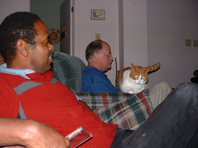 BAAS Oct 26 2007 26.jpg - Toby makes the "rounds", looking for the "sweet spot". He does find it eventually.....