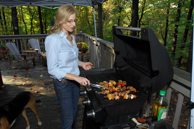 Sharen grilling some chicken