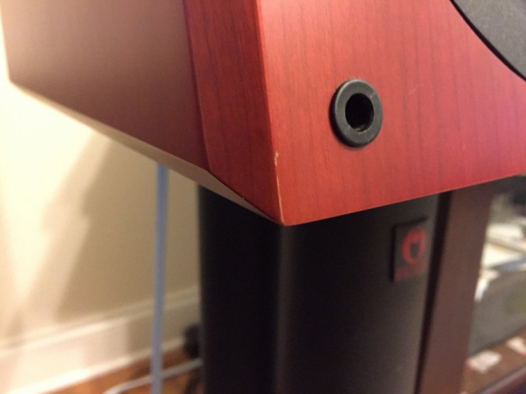 Small scratch, Left Speaker