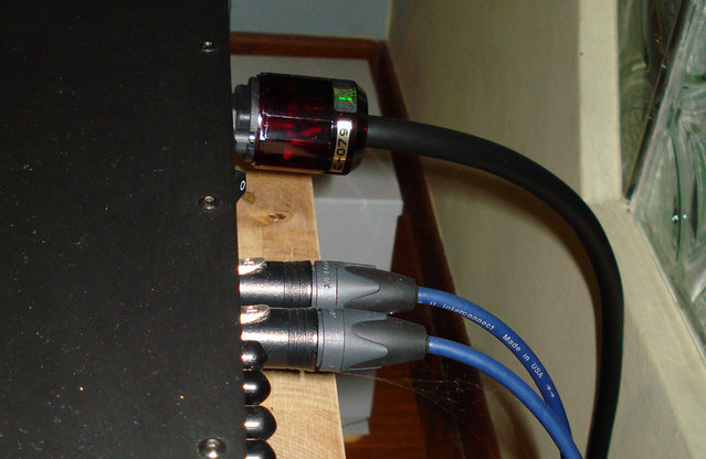 oyaide P-079 connector is used with acrolink 4030 power cord