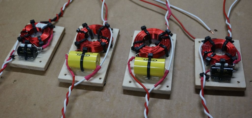 AV1RS23