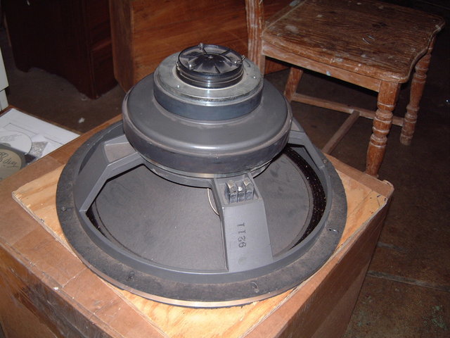 604 1 - Here is my first Altec 604-8K I bought off ebay on 5-23-07 this on worked fine but no HF cover