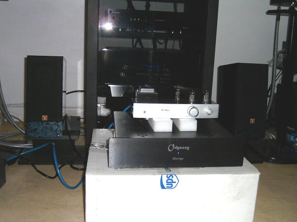 Minimax pre Odyssey Khartago and Omega speakers on the background