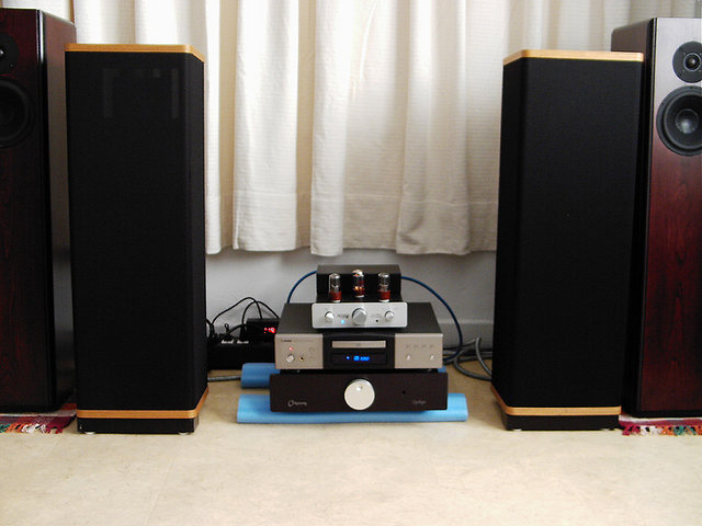 Vandersteen 1C with EAS AE 3 mk II pre, Xindak Muse CD 3.0 and Odyssey Cyclops