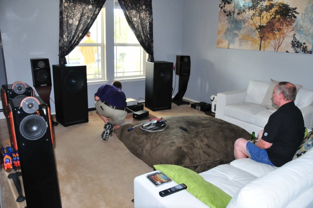 Living room setup. Usher Mini X, Usher CP-6311, visited by Reaction Audio. Dayens Menuetto, Dayens Ampino, Marantz SA-14s1.