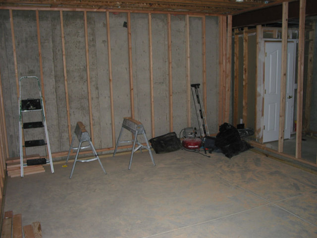 front wall/right front corner. partition wall framing and main door
