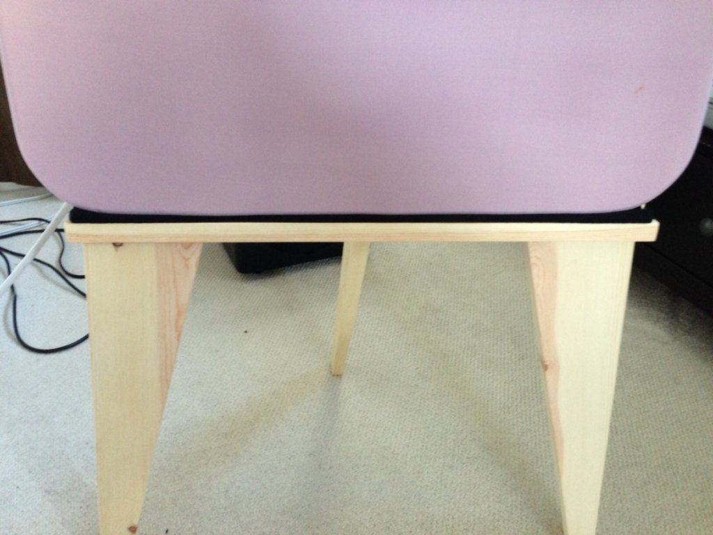 DML stands - version 1. Panel rests on soft fleece while top of panel rests on rubber bands or soft cloth if the exciter/panel needs more damping.