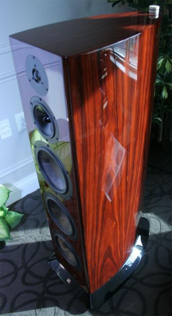 I'm told to really get lost in the music, you must get up and dance... - And we all know it takes two to...Tango!

Oh! I had to include this speaker in my gallery!
Even if it was just to be able to write the above..
Hehe!! Nice!!
Acoustic systems Tango, uhm or maybe it's Avatar "Tango"?
Not sure of that.
Now excuse me while I face the music... and dance.. with mrs Krall.
I just wish she could Tango...