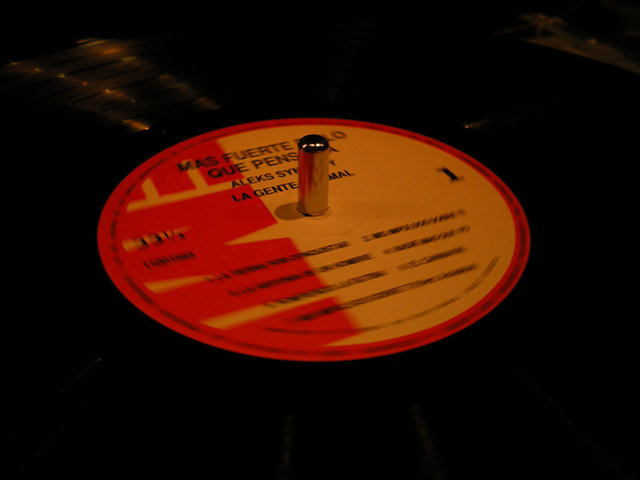 Spinning Syntek - Vinyl spinning on Teres/Redpoint hybrid turntable.