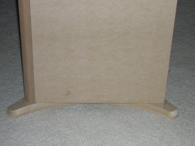 Side view of base placement, a little bit shifted to the back, (on purpose!)
