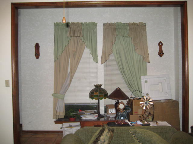 LEFT SIDE OF ROOM
