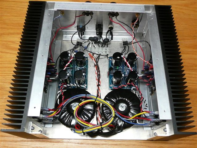 Top view F4 - Plitron toroids, dual mono PS, Conrad MF35 heatsinks