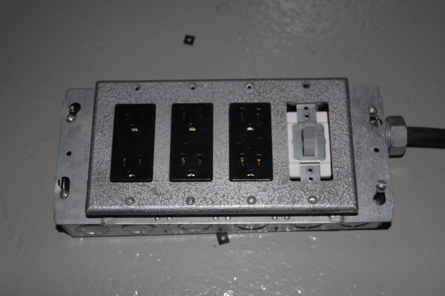Finished BOX with six outlets and a 4 outlet on/off switch - 10 gauge wire from Home Depot