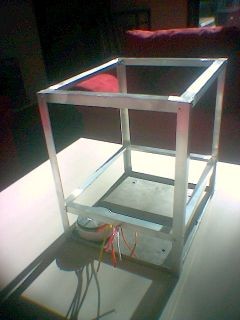 New amp case #1 - Frame made of aluminium angle with a steel base, riveted to the bottom of the frame.