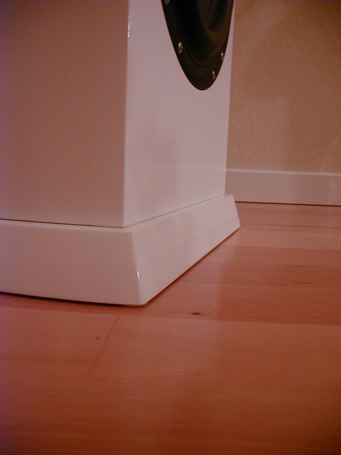 The base of 38mm masive MDF