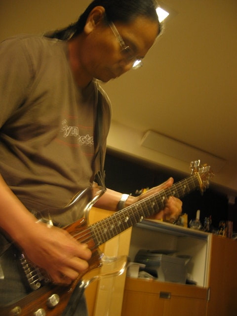 Tito on guitar - Tito jamming on guitar at the May 2008 NY Audio Rave