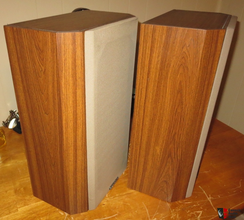 833415-genesis-model-11-bookshelf-speakers