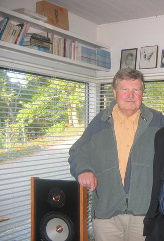 Linkwitz with his Orion at his home.