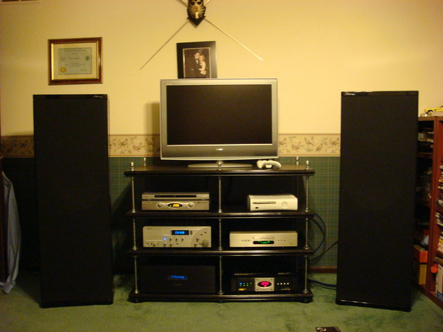 Updated Stereo - Here's the latest incarnation of my stereo system with my brand new Flexi-Table.
