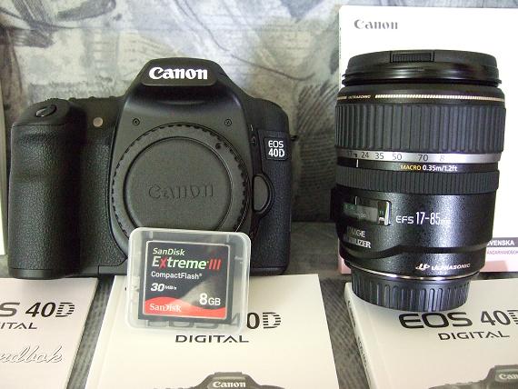 Canon EOS 40D EF-S 17-85 IS USM lens - 8 gigs CF card and a bag. 
My new cam!!! Woho!!
Just for the record. Picture taken with
Fuji F31FD, no flash.
Also included in this package is a Lowepro 70 bag
and a Canon 430 lightning rod... eh a flash!! Yeah..