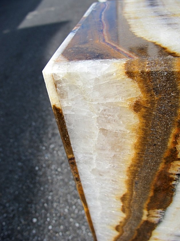 Onyx speaker