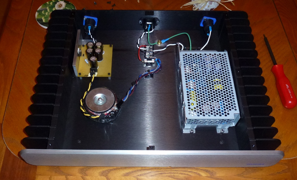 Deux power supply for server and SoTM usb card.