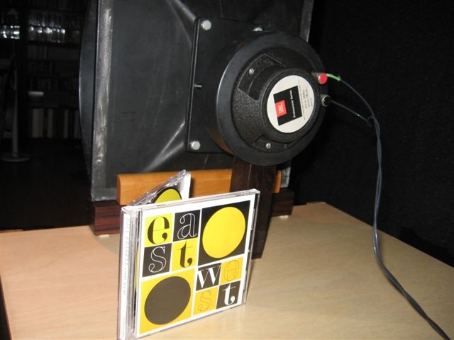 JBL 2425J size compared to a CD ...