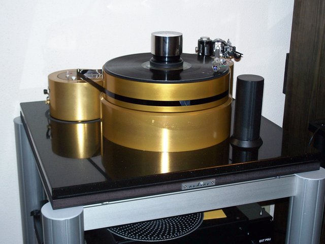 Redpoint and Triplanar on Audiav Rack - Mass loaded full range turntable with Triplanar arm which will track almost anything with out distortion. And a ZYX UNIverse cartridge and you have a analog front end that will please the ears.