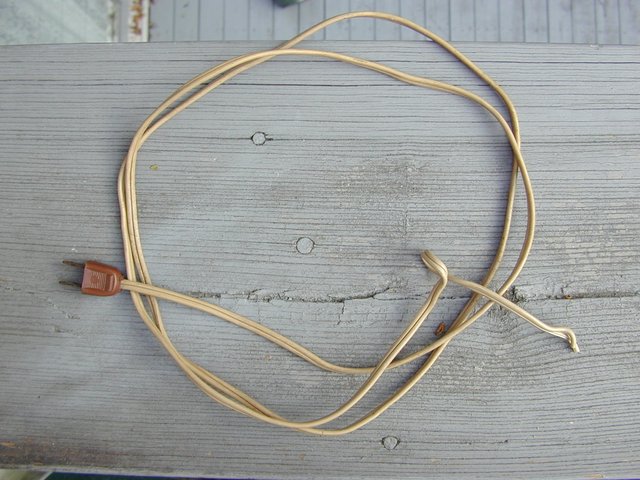 The "donor" Power Cord - Before Restoration - Yuck! - Pretty nasty lookin' Power Cord, isn't it. About 30 minutes of cleaning took care of that!